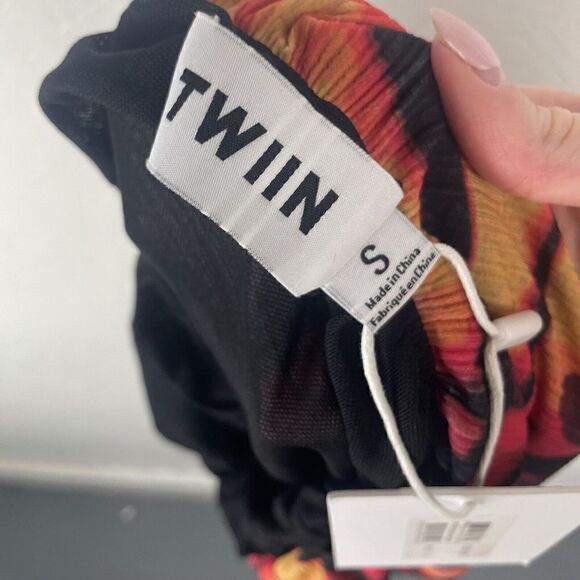 NWT Twiin Y2K Red Orange Black Inferno Mesh‎ Mini Skirt Lettuce Hem Size S - Picture 3 of 7